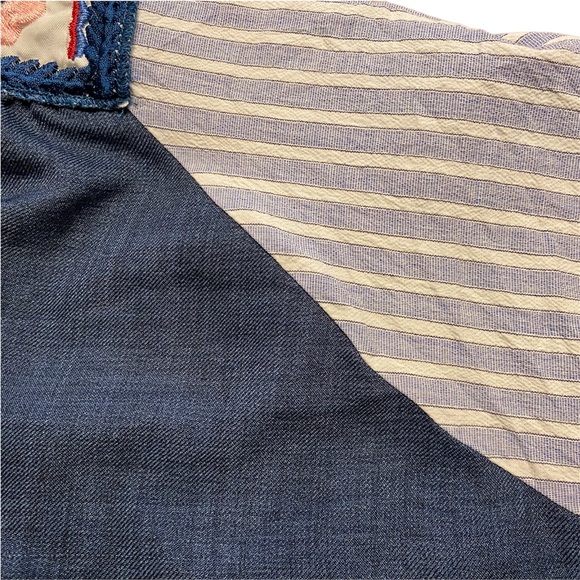 Hailey & Co. embroidered top, sz L - Picture 4 of 5